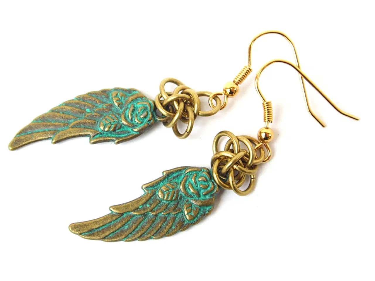 Czy biżuteria z mosiądzu czernieje? Oto przyczyny i sposoby na to