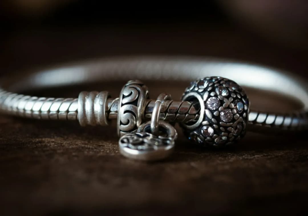 Jak skutecznie czyścić srebro Pandora - sprawdzone metody i porady