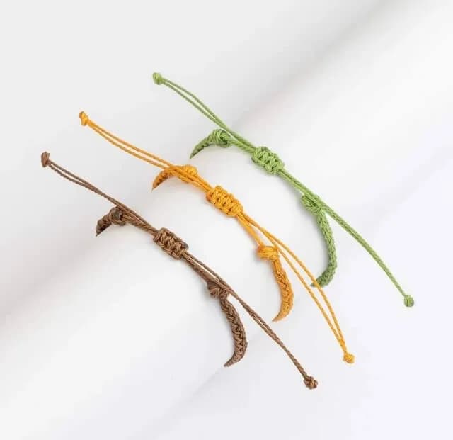 Jak zawiązać wisiorek na rzemyku - proste techniki i porady