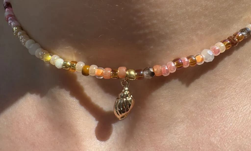 Jak zrobić naszyjnik z drobnych koralików - prosty tutorial krok po kroku