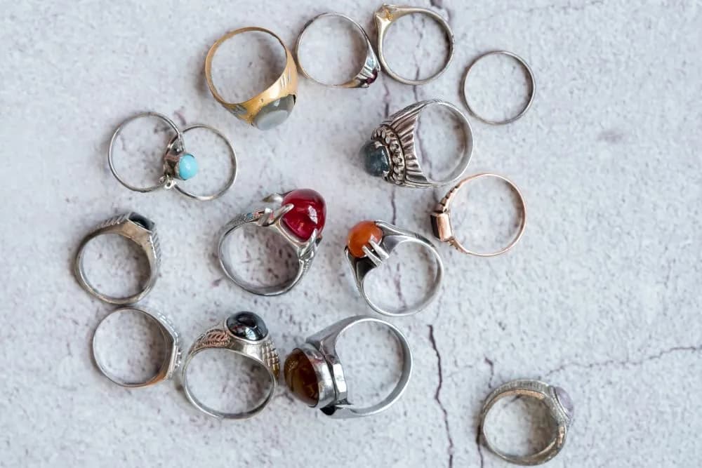 Czy biżuteria ze stali chirurgicznej czernieje? Oto prawda o trwałości