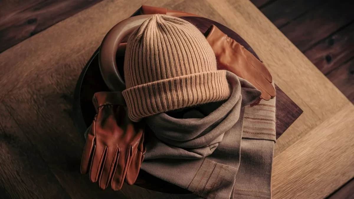 Jakie kolory czapek pasują do beżowej kurtki? 5 modnych propozycji