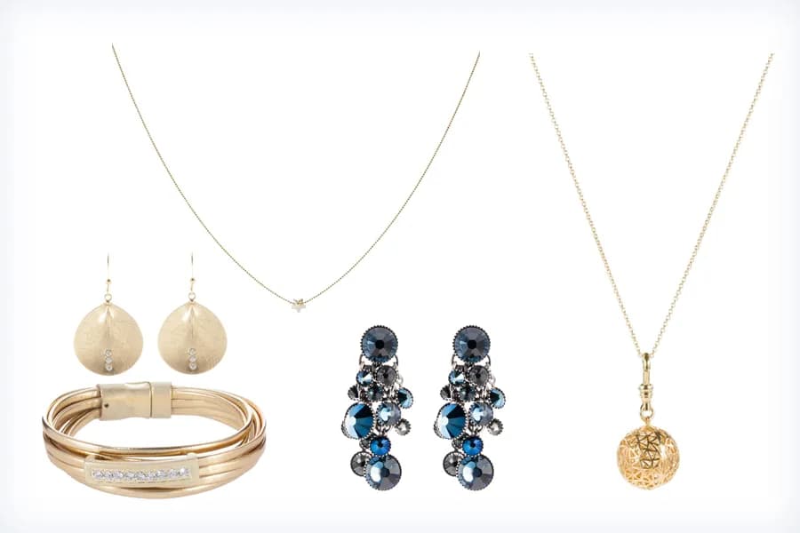 Jaka biżuteria do niebieskiej sukienki na wesele, aby zachwycać?