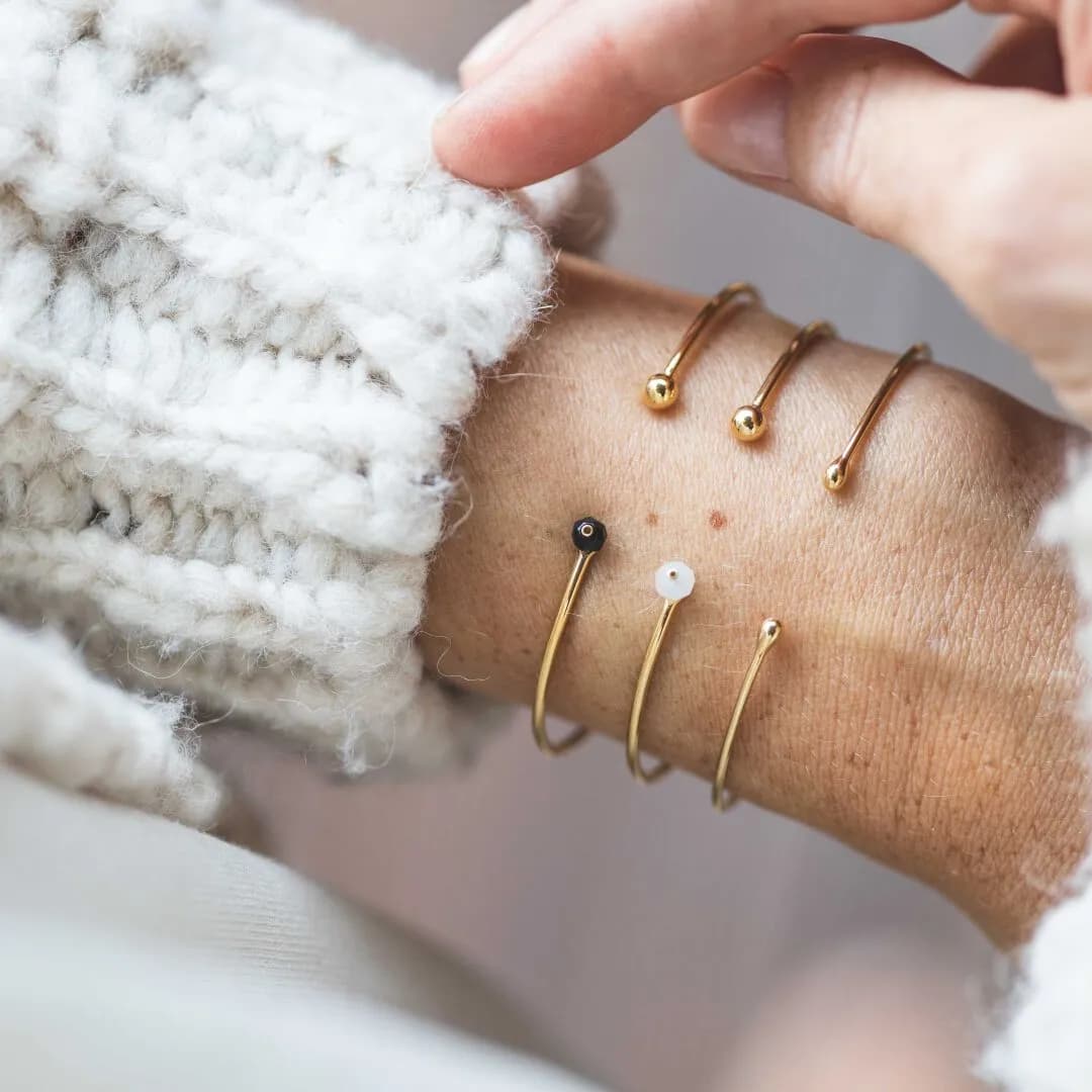 Oryginalne i minimalistyczne bransoletki – biżuteria, która podkreśli Twój charakter