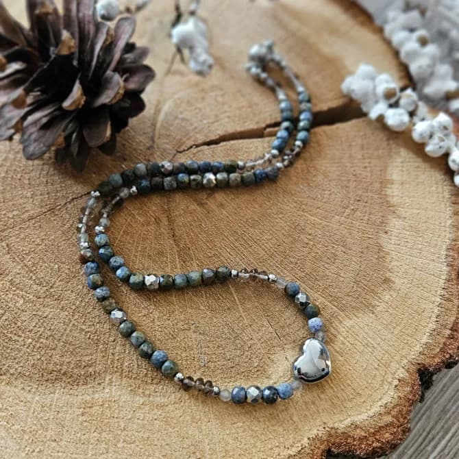 Biżuteria artystyczna vs współczesne fast fashion