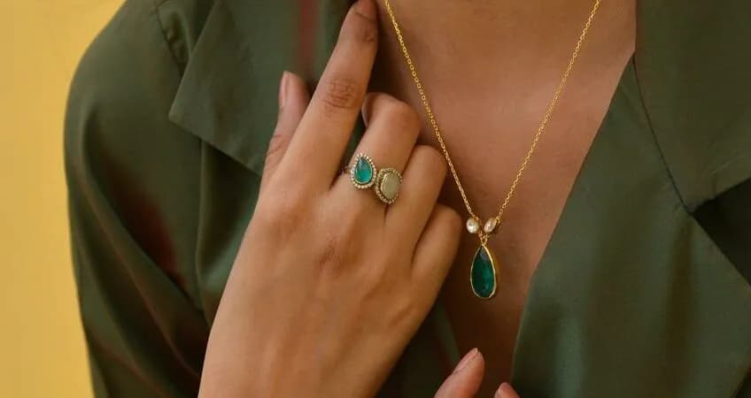 Co oznacza obrączka na lewym palcu? Zaskakujące znaczenie