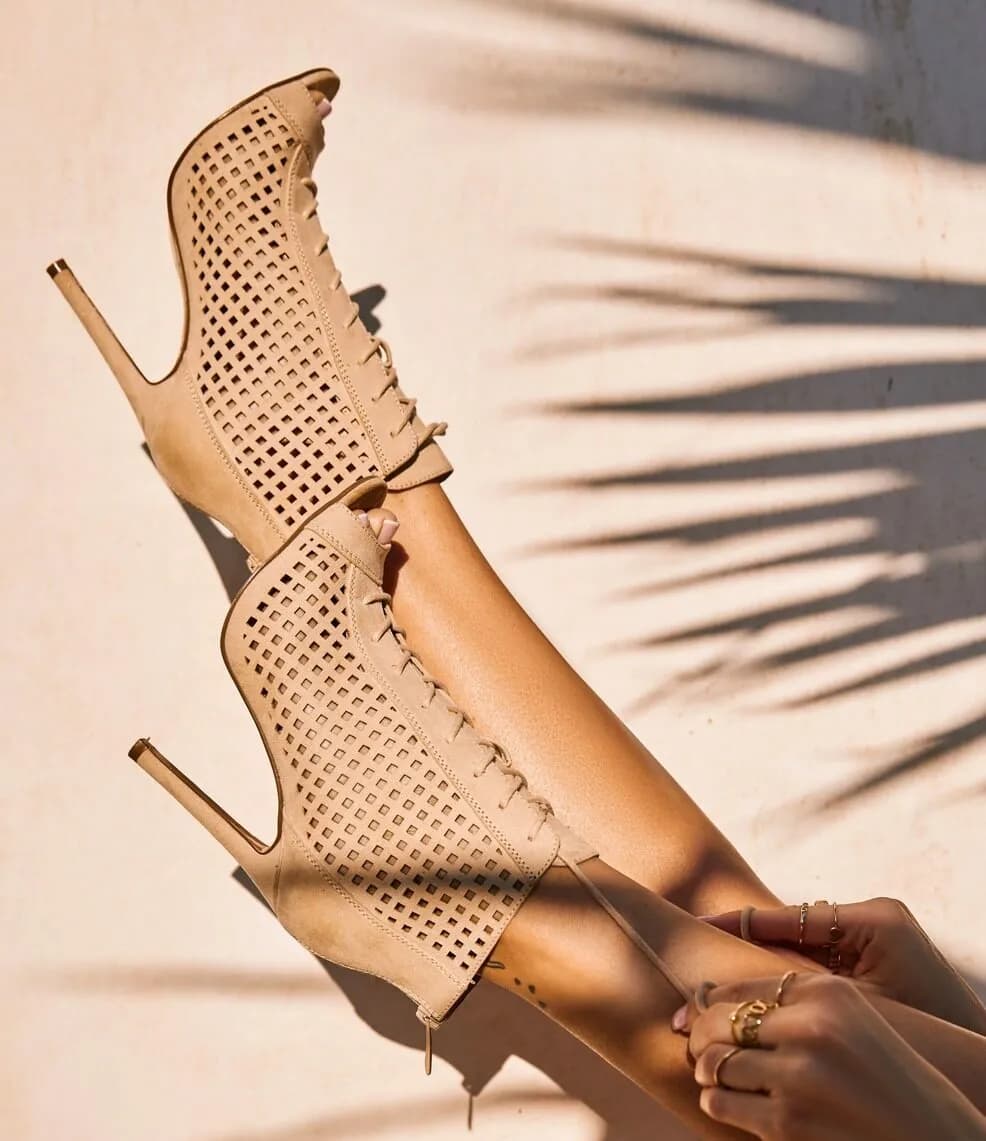 Buty bez palców: jak nosić i stylizować - 8 kluczowych porad