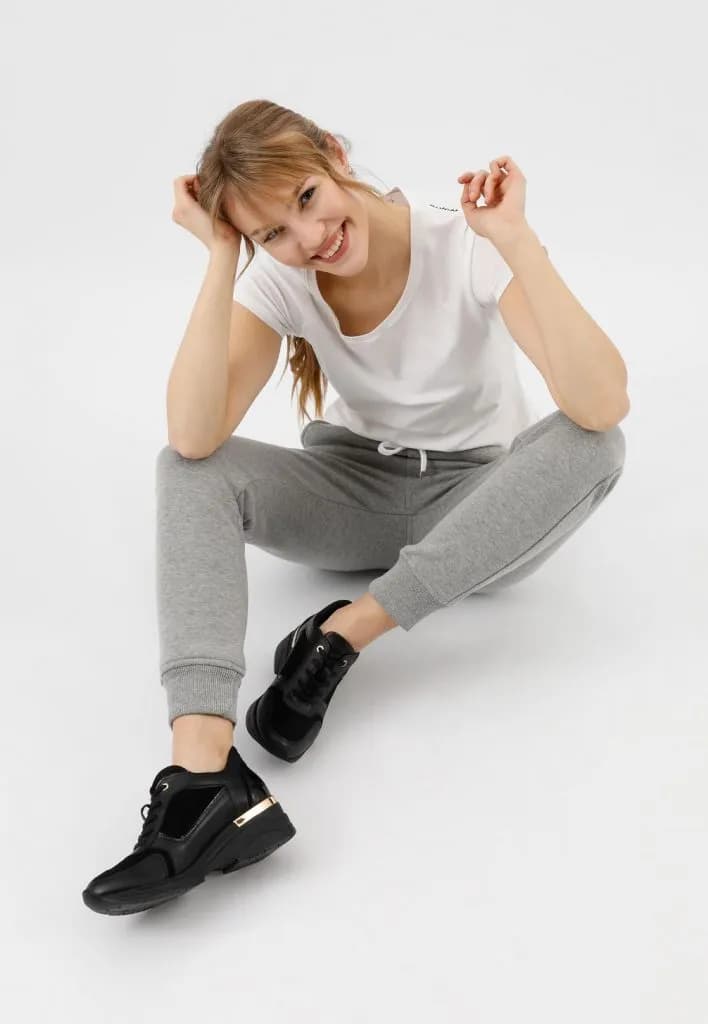 Jakie buty do dresów? 10 stylowych propozycji na każdą okazję